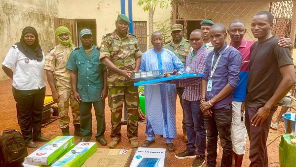 DON DE LAMPADAIRES SOLAIRES AUX ETABLISSEMENTS PENITENTIAIRES DU MALI