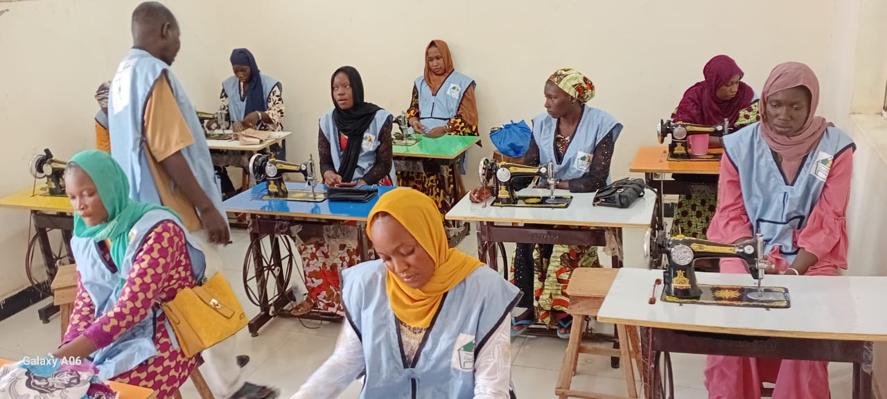 𝐅𝐨𝐫𝐦𝐚𝐭𝐢𝐨𝐧 𝐝𝐞 𝐫𝐞𝐜𝐲𝐜𝐥𝐚𝐠𝐞 𝐝𝐞𝐬 𝐟𝐞𝐦𝐦𝐞𝐬 𝐞𝐧 𝐜𝐨𝐮𝐩𝐞 𝐞𝐭 𝐜𝐨𝐮𝐭𝐮𝐫𝐞